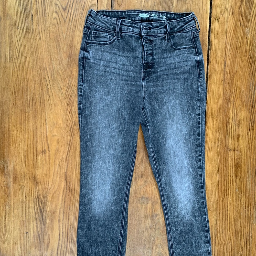 Black acid wash old navy rockstar jeans